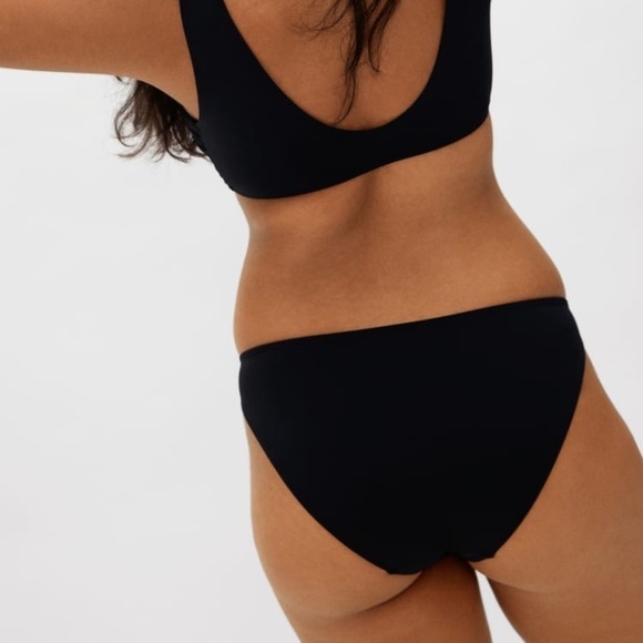 NWT EVERLANE THE BIKINI BOTTOM Black Swimsuit Beach swimwear Classic sustainable - Picture 1 of 5